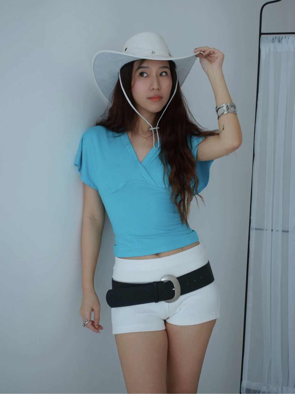 OUT OF LINE - Image 4